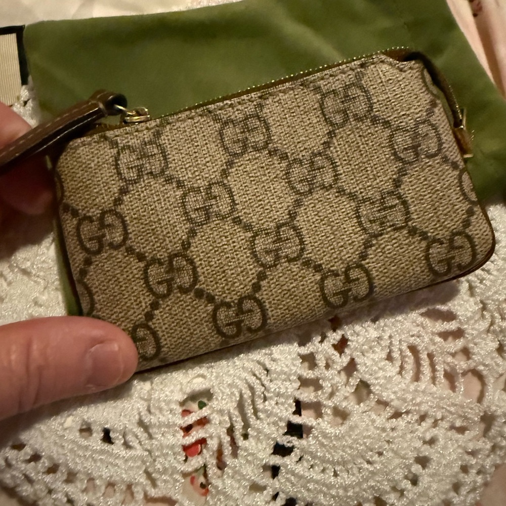 Gucci Key Ring With Iconic Gg Pattern. - image 1